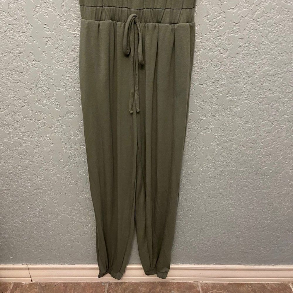 Sleeveless Button Up Scoop Neck Tapered Leg Knit Jogger Jumpsuit - Picture 4 of 11